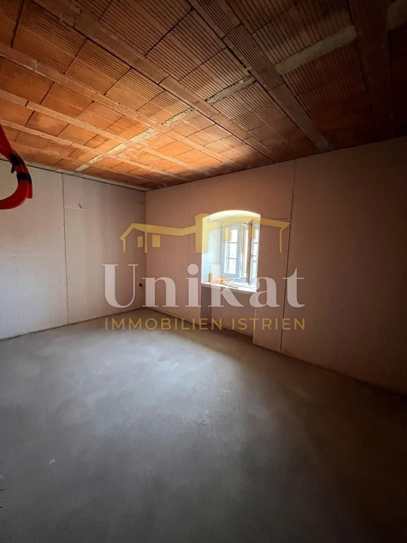 Casa in pietra vicino a Višnjan da completare